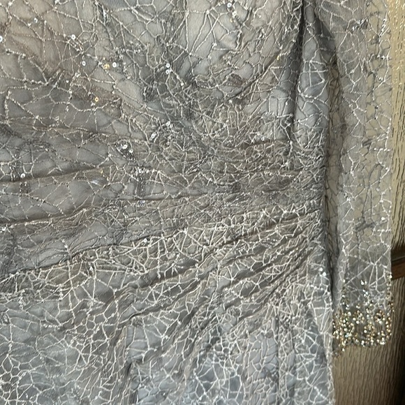 Mac Duggal
Beaded & Embroidered Sheath Dress size 12 NEW $498 - Picture 8 of 14